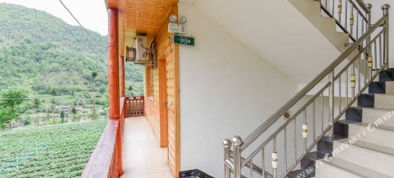 海螺沟杉树平木逸酒店图片