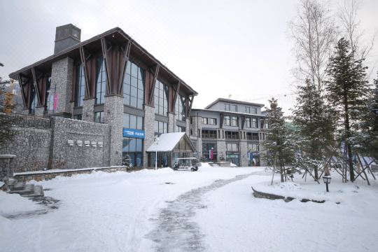 携程网为您推荐吉林万科松花湖度假区滑雪场公寓以及酒店预订,价格