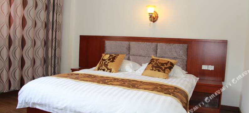 薄刀峰鹞子山庄图片