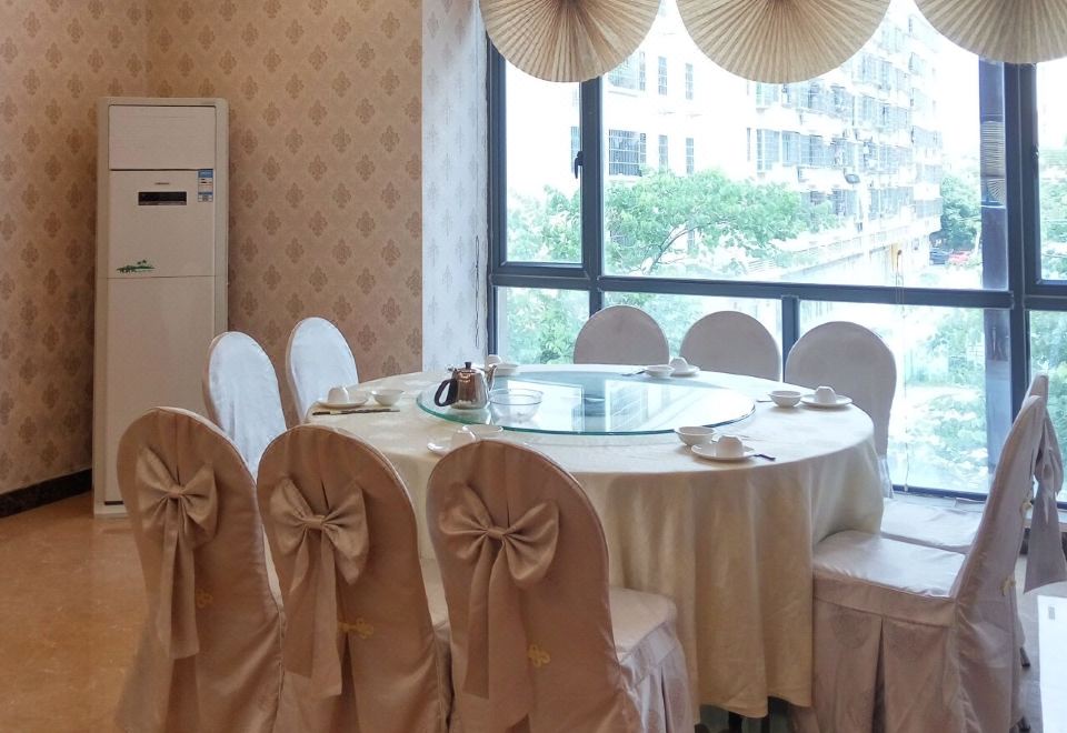 Yuegang HotelHotel Overview