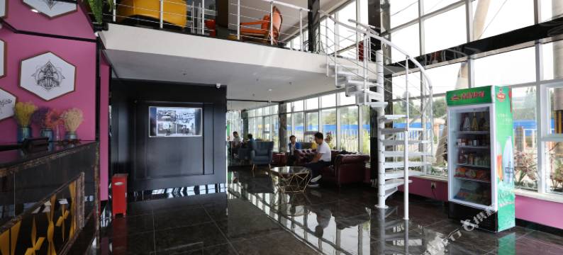 悦爱精品主题酒店(北京十里河地铁站店)图片