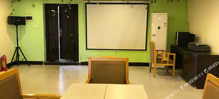 银海酒店(文和里美食文旅综合体店)图片