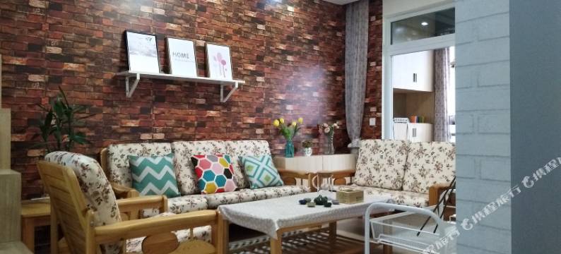 重庆翠云轻轨站阳光宜居两居室普通公寓(分店)图片