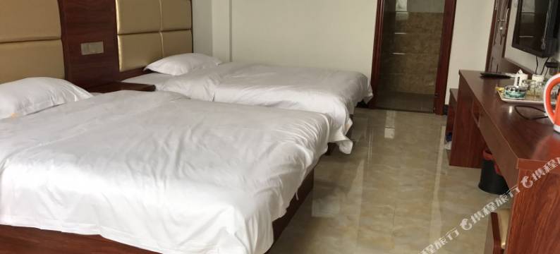 东兴强华商务酒店(万尾金滩店)图片