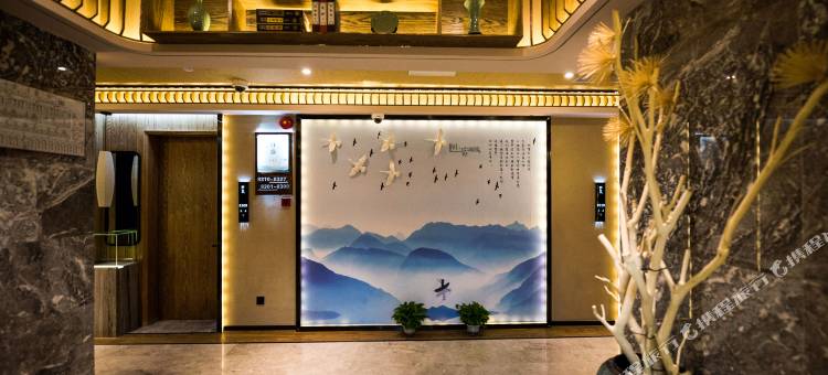 艺龙安云酒店(上海虹桥国际机场紫藤路地铁站店)图片