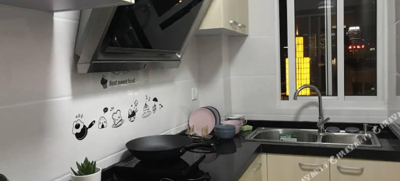 上海弄堂里13号线淮海中路清新Loft普通公寓(分店)图片