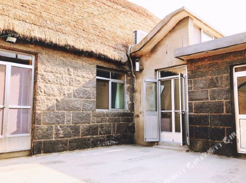 荣成东楮岛海草房得闲海边小居特色民宿