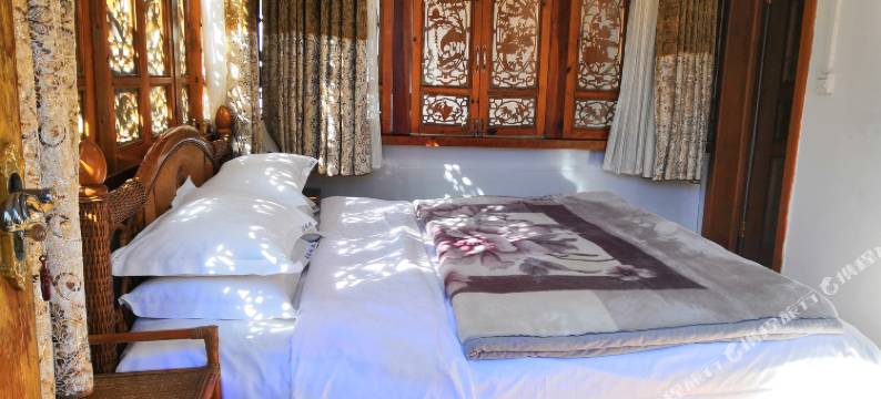 丽江花临晚照客栈图片