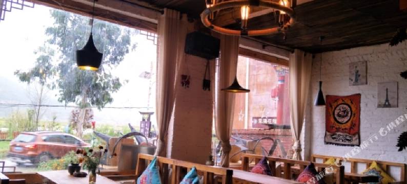 泸沽湖金色小院图片