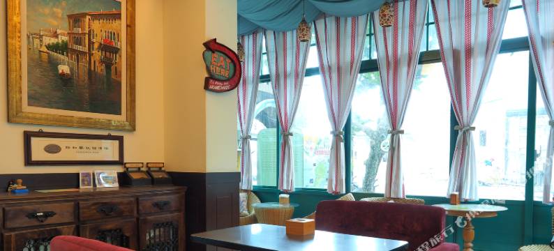 花莲蓝色玻璃海图片