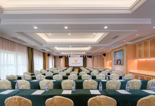 Vienna Hotel (Xinfeng Road) Hotel Overview