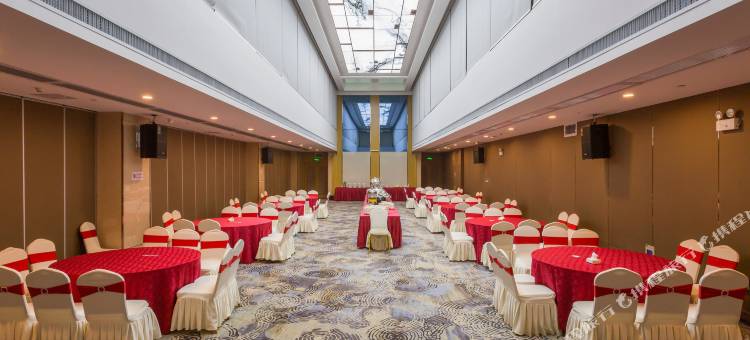 瑞能CEO国际酒店(合肥南站罍街名小吃广场店)图片