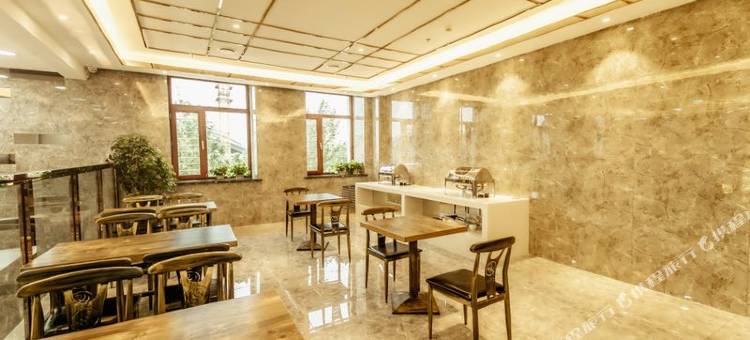 集贤学府酒店(福利屯站店)图片