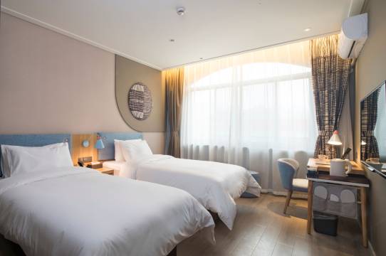 如家派柏云酒店(青岛西海岸汽车总站双珠路地铁站店)