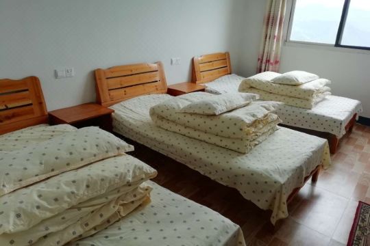 查看更多歙县霞坑镇石潭村下汰观景台西北角方向300米, 中国显示地图