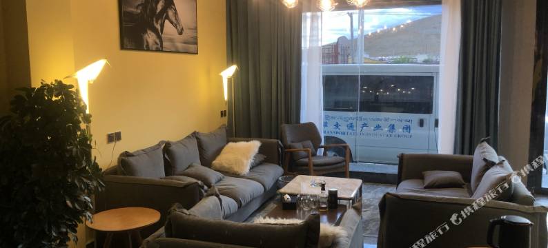 萨嘎鑫泰全季酒店图片