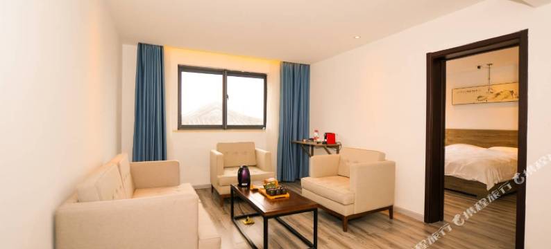 句容顶宫观日悬崖民宿图片