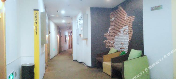 IU酒店(天津咸水沽国展中心月坛大学城店)图片