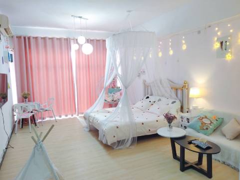 南宁白色的草草公寓