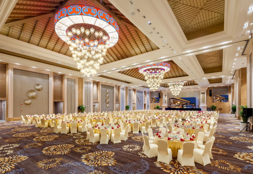 Felton Grand Hotel BazhongHotel Overview