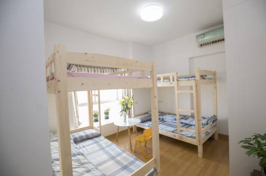 南宁月湾湾民宿(广西大学秀灵路地铁站店)