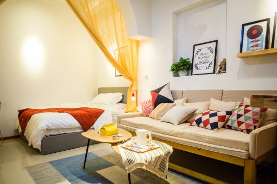 上海斑斓家007特色民宿(长乐路分店)