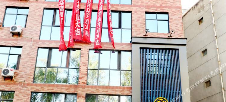 洛南天禧朵福酒店图片