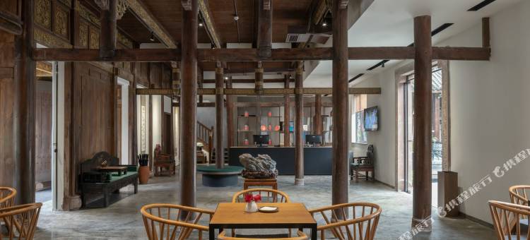 里屋民宿(龙凤古镇店)图片