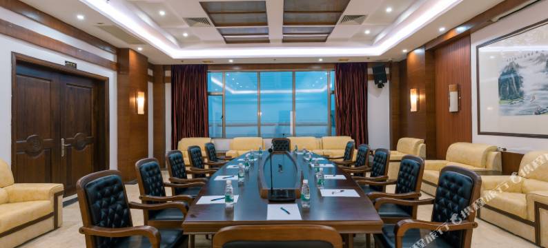 龙腾国际酒店(茂名电白万达广场店)图片