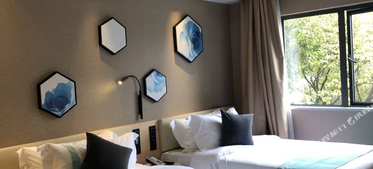 希岸·轻雅酒店(贵阳花溪公园学士路地铁站店)图片