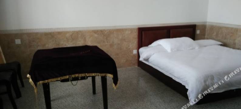 平江纯溪迎客松山庄图片