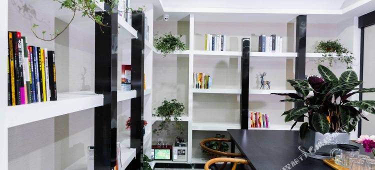 易佰良品酒店(南京东南大学诚信大道地铁站店)图片