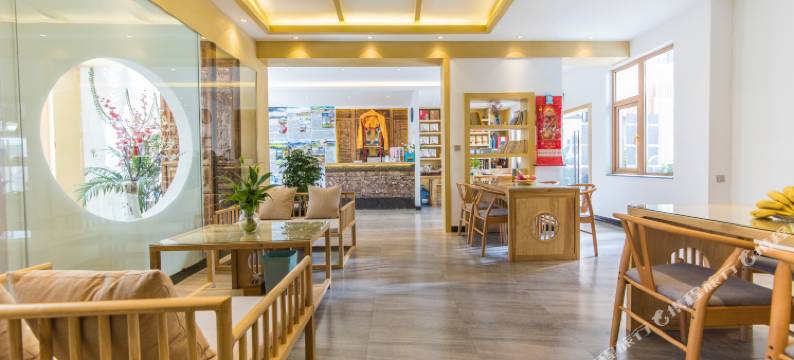 蓝韵轻奢供氧民宿(香格里拉独克宗古城店)图片