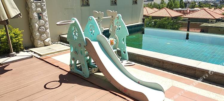 抚仙湖悦湖湾泳池别墅图片