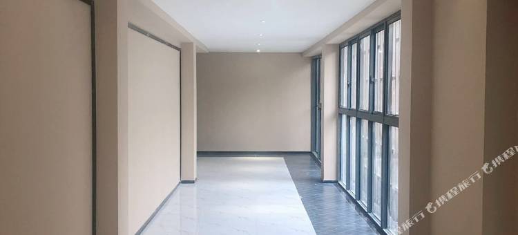 易佰酒店(上海同济大学赤峰路地铁站店)图片