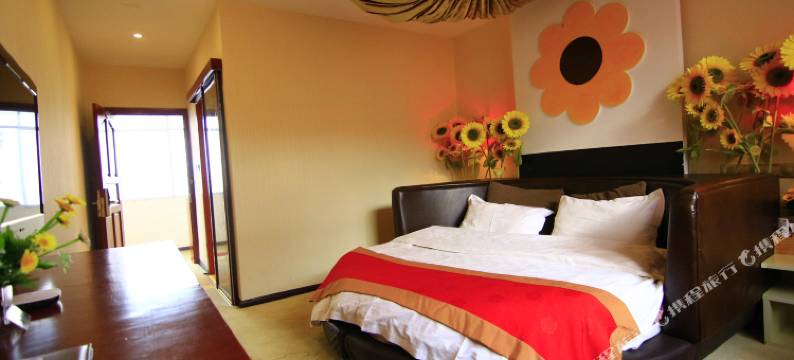 丽江七彩云霞主题酒店图片