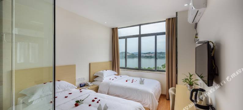 常春藤湖景酒店 (千岛湖景区广场银泰城店)图片