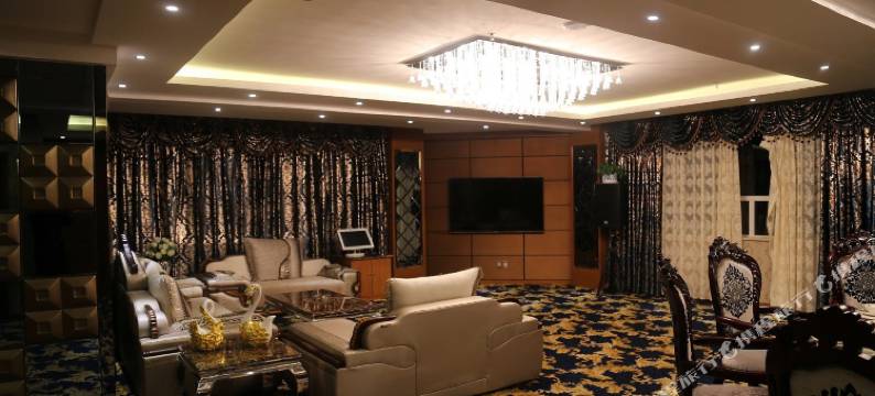 拉萨兰泽假日酒店图片