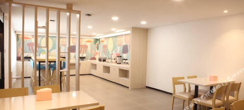 逸庭酒店(深圳宝安大道西乡地铁站店)图片