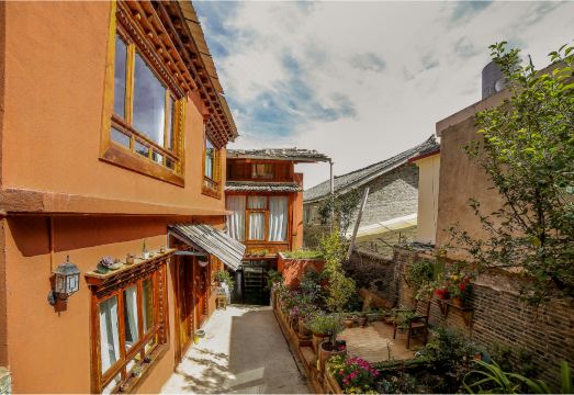 Shangri-La Achenxiang Xiaozhu Inn (Dukezong Ancient City Branch) Hotel Overview