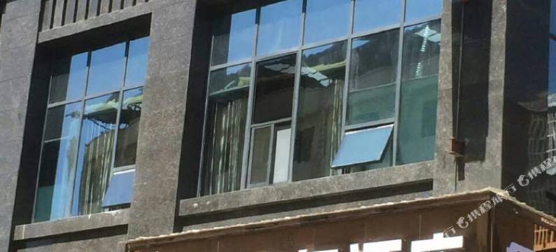 荥经鑫泰商务酒店图片