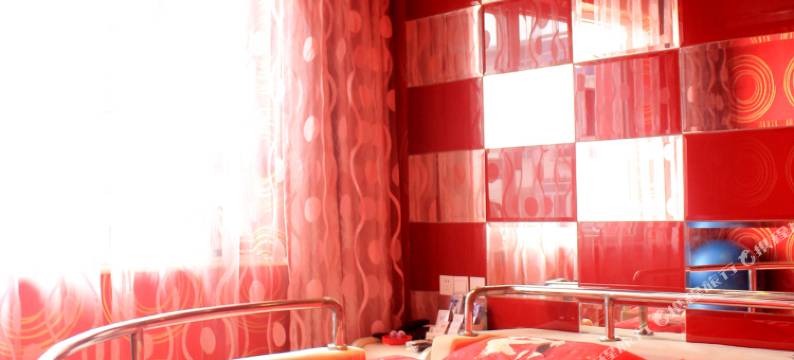 清原夜色主题宾馆图片