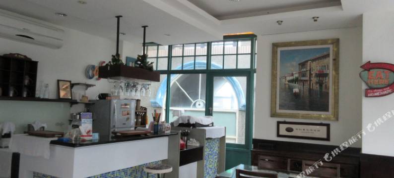 花莲蓝色玻璃海图片