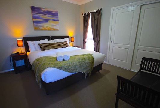 Unwind- Second Fairway RothburyHotel Overview