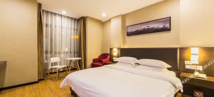 艾里偶寓酒店(三凌广场鲤南美食街店)图片