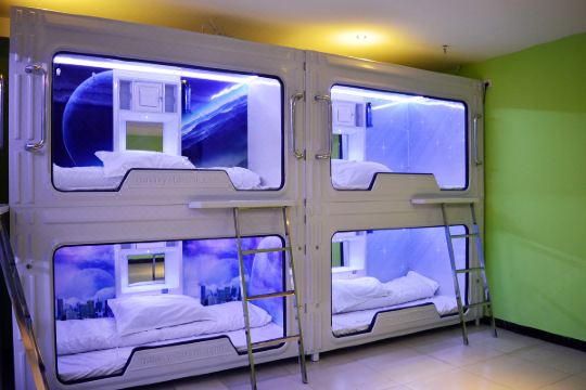 太空舱主题客栈石家庄新火车站店