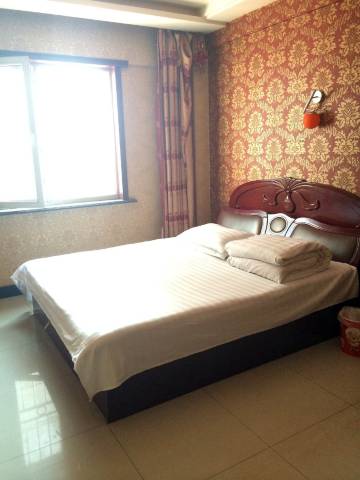 凤城金特大酒店