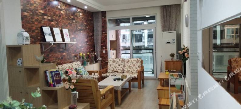 重庆翠云轻轨站阳光宜居两居室普通公寓(分店)图片