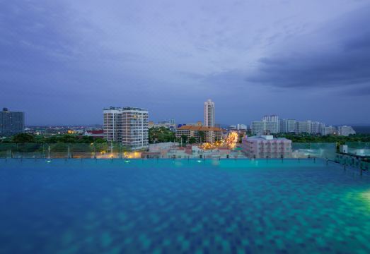 Aiyara Grand HotelHotel Overview