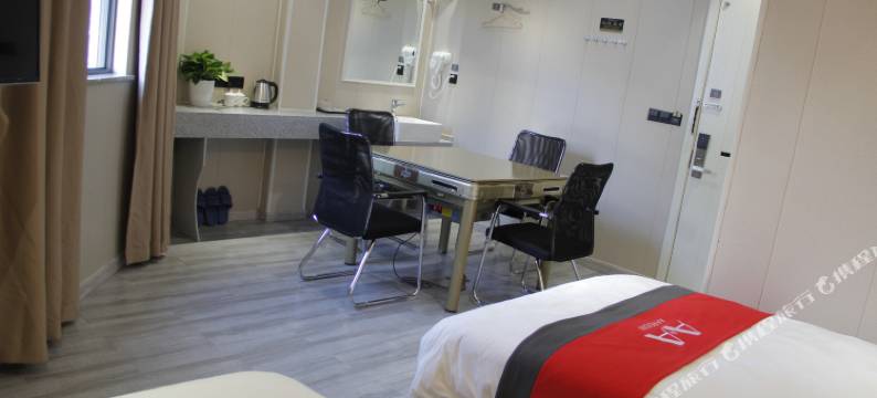 AA连锁酒店(衢州国金中心水亭门店)图片